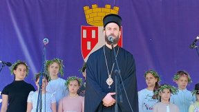 Епископ Петар отворио манифестацију Лазарева субота - празник дечијег осмеха на Новом Београду (ФОТО)