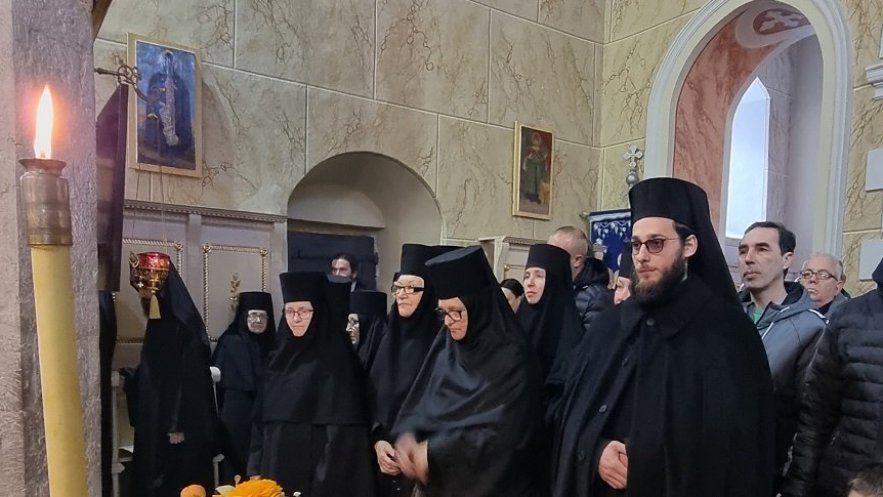 Молитвено прослављен Свети цар Урош у манастиру Јазак на Фрушкој Гори
