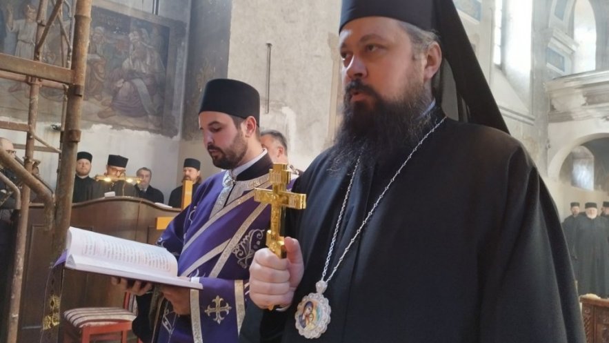 Патријарх Порфирије молитвено присутан у цркви Свете Тројице у Земуну, богослужио Епископ Сава