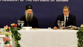Патријарх Порфирије у Генералном секретаријату Србије: Молимо се за мир у свету (ВИДЕО)