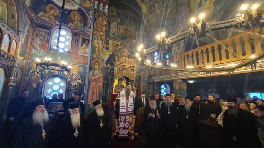 Više stotina vernih dočekalo Patrijarha Porfirija u manastiru Kalište kod Struge
