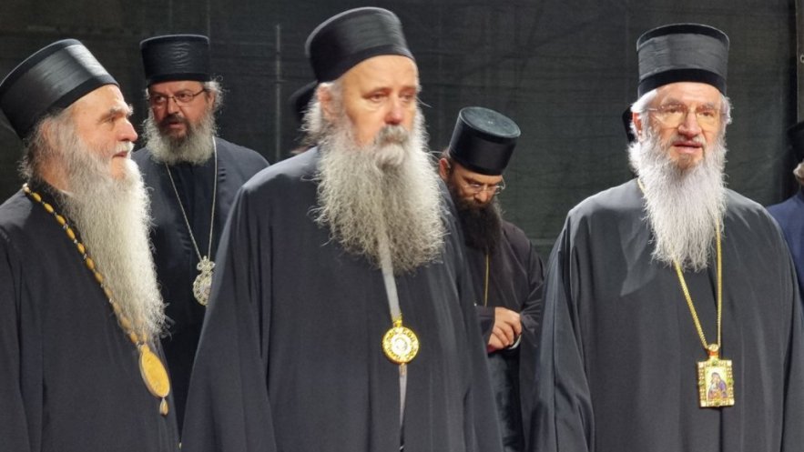 Патријарх Порфирије служио молебан за светињу брака и породице, слогу и мир у нашем народу