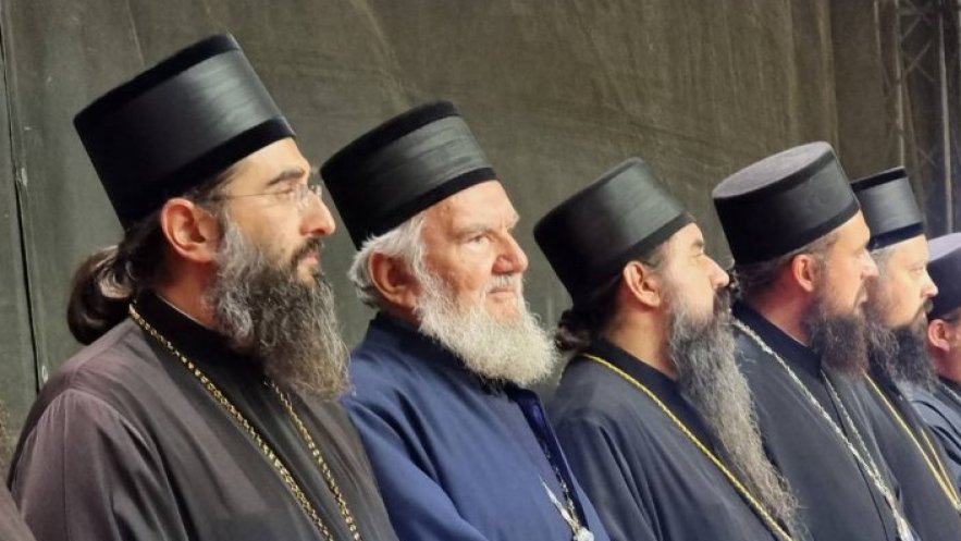 Патријарх Порфирије служио молебан за светињу брака и породице, слогу и мир у нашем народу