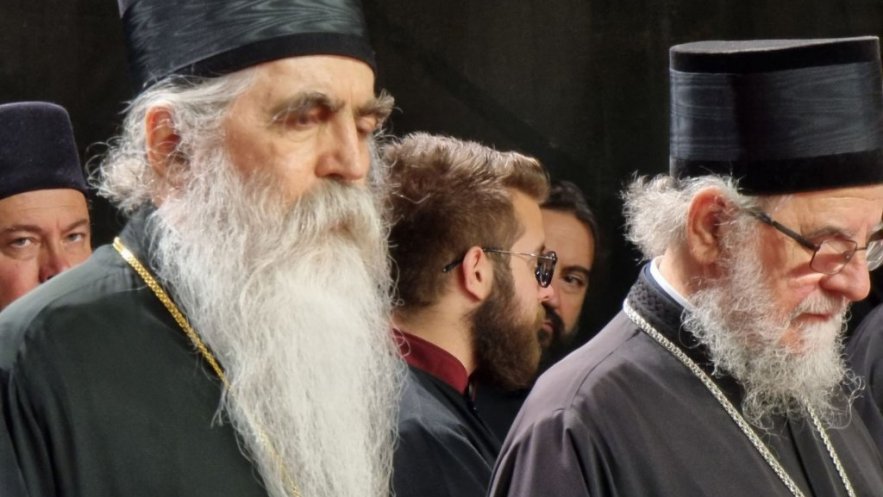 Патријарх Порфирије служио молебан за светињу брака и породице, слогу и мир у нашем народу