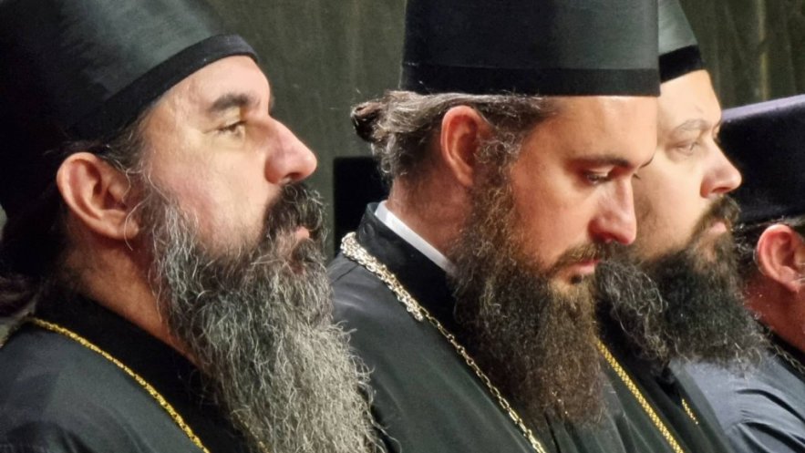 Патријарх Порфирије служио молебан за светињу брака и породице, слогу и мир у нашем народу