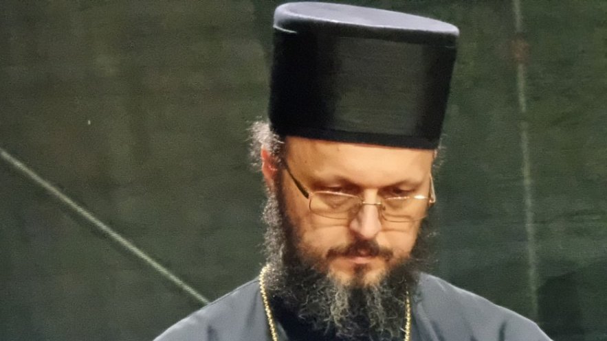 Патријарх Порфирије служио молебан за светињу брака и породице, слогу и мир у нашем народу