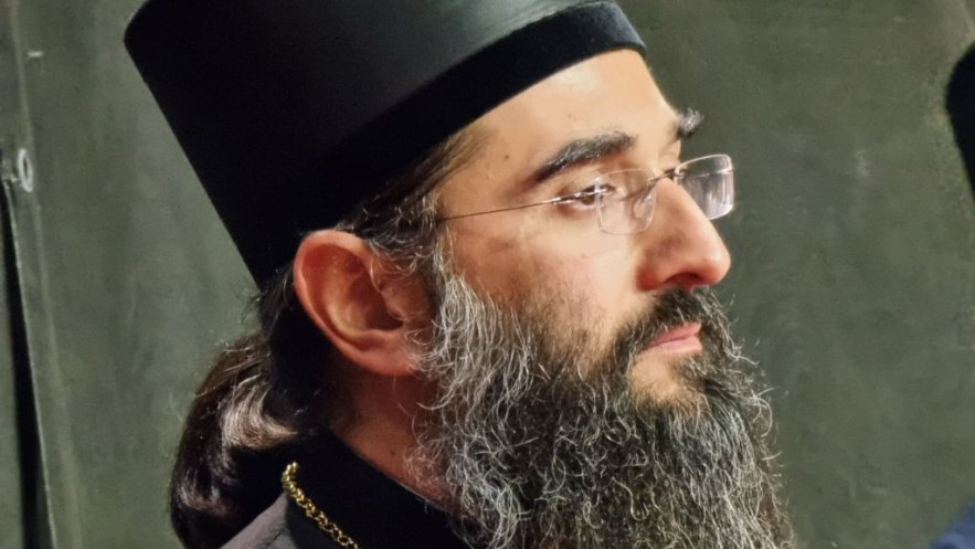 Патријарх Порфирије служио молебан за светињу брака и породице, слогу и мир у нашем народу