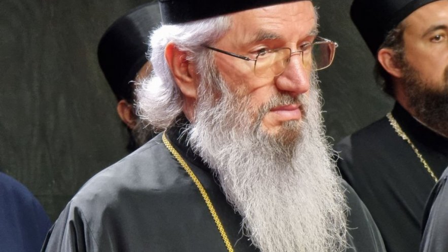 Патријарх Порфирије служио молебан за светињу брака и породице, слогу и мир у нашем народу