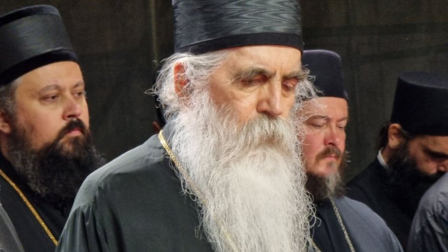 Патријарх Порфирије служио молебан за светињу брака и породице, слогу и мир у нашем народу