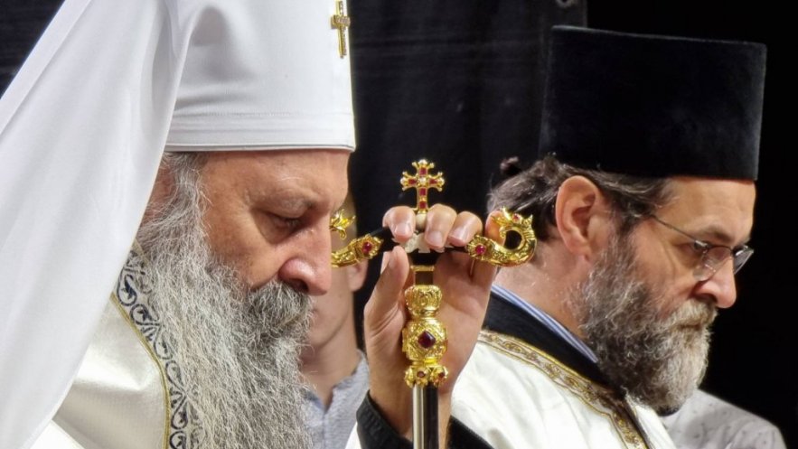 Патријарх Порфирије служио молебан за светињу брака и породице, слогу и мир у нашем народу