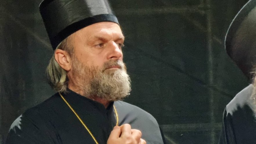 Патријарх Порфирије служио молебан за светињу брака и породице, слогу и мир у нашем народу