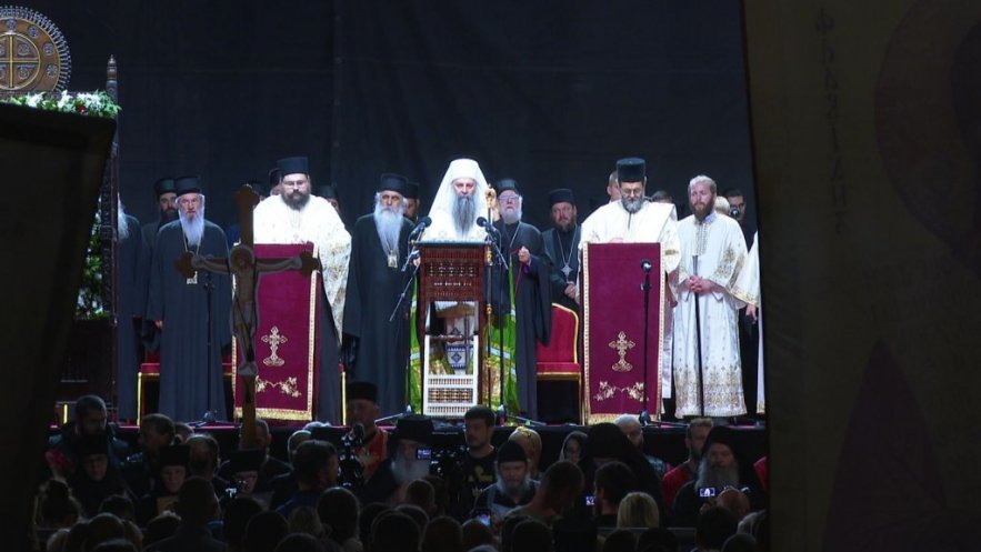 Патријарх Порфирије служио молебан за светињу брака и породице, слогу и мир у нашем народу