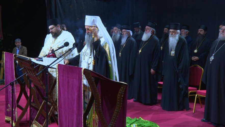 Патријарх Порфирије служио молебан за светињу брака и породице, слогу и мир у нашем народу