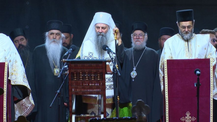 Патријарх Порфирије служио молебан за светињу брака и породице, слогу и мир у нашем народу