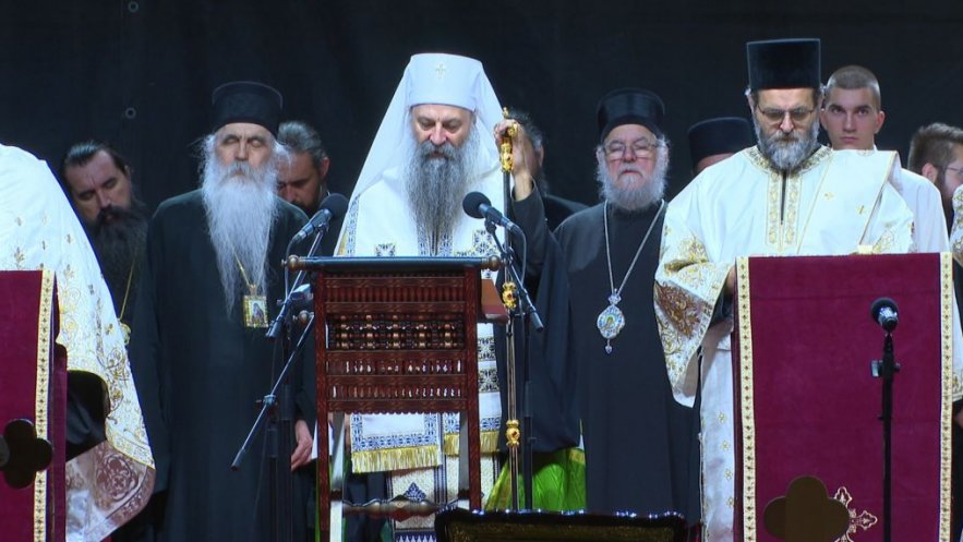Патријарх Порфирије служио молебан за светињу брака и породице, слогу и мир у нашем народу