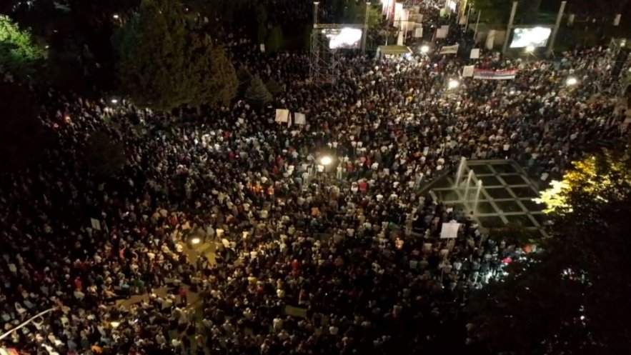 Патријарх Порфирије служио молебан за светињу брака и породице, слогу и мир у нашем народу