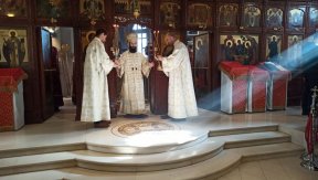 Епископ Петар богослужио у Руској цркви на Ташмајдану (ФОТО)