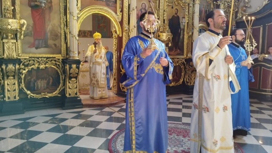 Велика Госпојина литургијски прослављена у Богородичиној цркви у Земуну - Епископ Алексеј: Пресвета Богородица нам је пример у сваком погледу