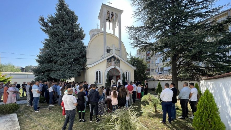 Свечано прослављена слава храма у Пећи