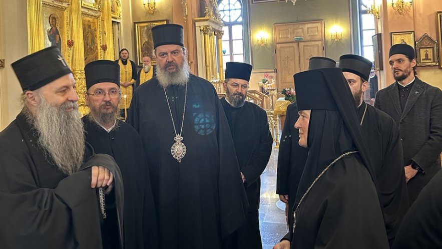 Патријарх Порфирије се поклонио моштима Свете Матроне Московске