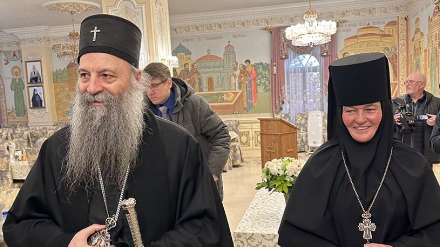 Патријарх Порфирије се поклонио моштима Свете Матроне Московске