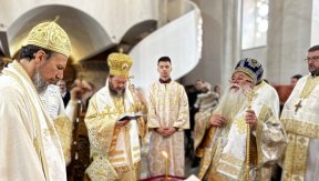 Епископ Доситеј у Богословији Светог Петра Дабробосанског у Фочи