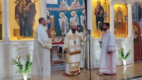 Владика Петар на празник Свете Петке служио у храму на Новом Београду