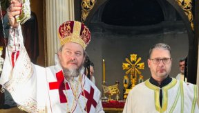 Владика Доситеј у земунској Цркви Свете Тројице