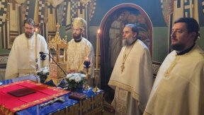 Владика Петар служио у Манастиру Рајиновац