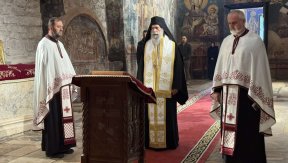 Епископ Алексеј служио у Манастиру Пећка Патријаршија